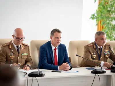 Ministrul Ionuți Moșteanu alături de militari - Foto: FB