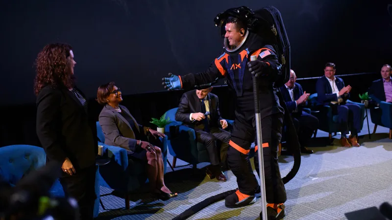 NASA a dezvăluit noul costum pentru cosmonauți/Foto: Profimedia Images