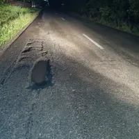 Problema drumurilor județene stricate de mașinile care lucrează la autostrada A7 a ajuns pe masa CJ - Foto: Ziarul de Iaşi