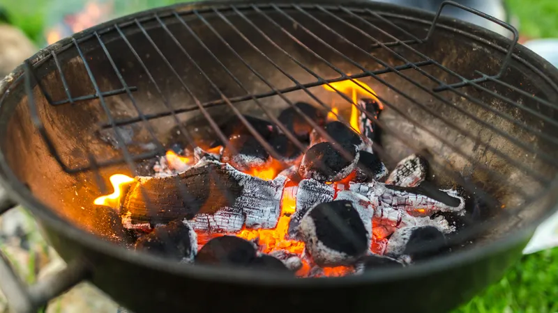 De ce micii și ceafa la grătar pot crește riscul de cancer? La ce substanțe nocive ne expunem? - Foto: Pexels.com (Imagine cu caracter ilustrativ)
