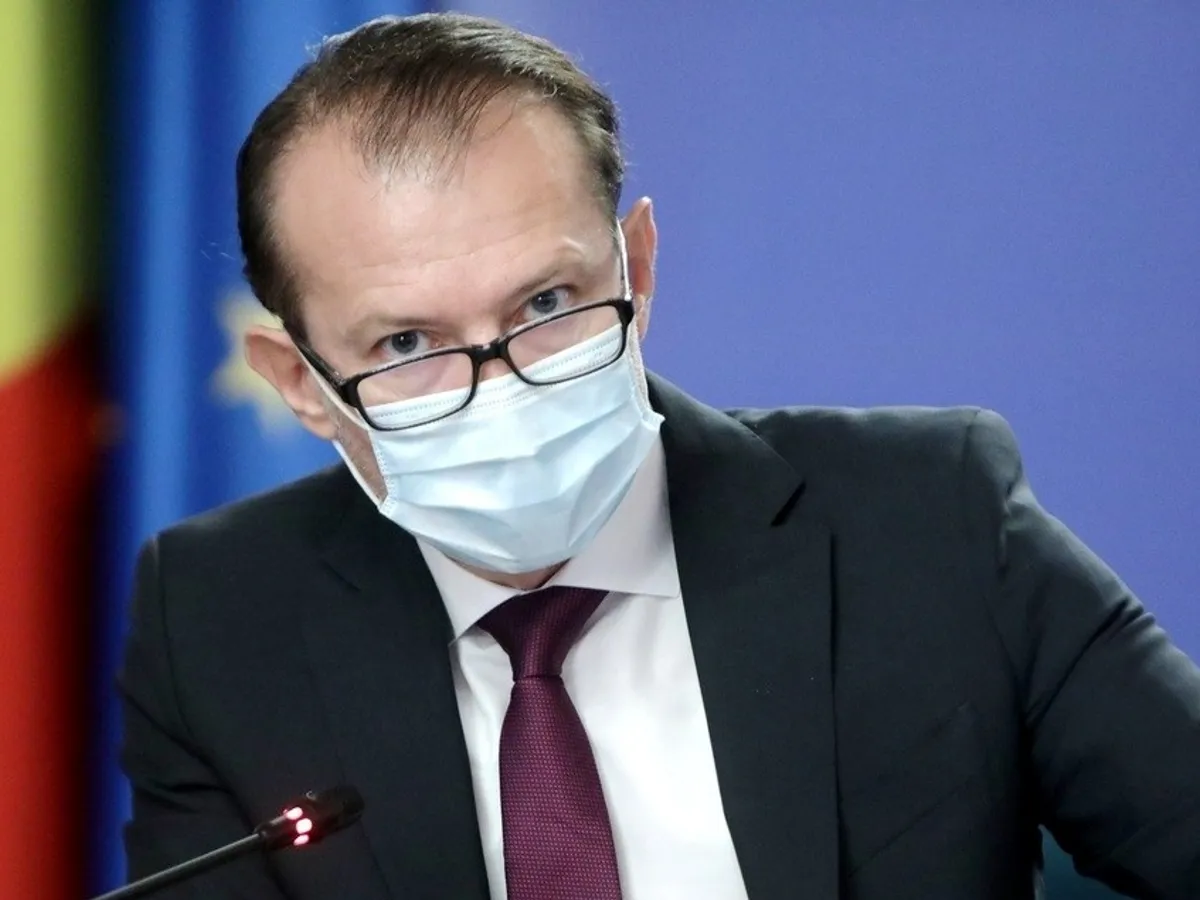 Premierul spune că doar politicienii care nu sunt interesați de bunăstarea românilor vor anticipate. FOTO: Facebook