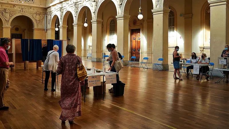 Absenteism istoric, la alegerile regionale şi departamentale din Franţa. / Foto: persiadigest.com