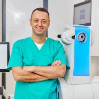 Clinicile „Dr. Holhoș” sunt cea mai mare rețea privată de servicii medicale oftalmologice din țară și totodată brandul cel mai puternic de pe piața de profil