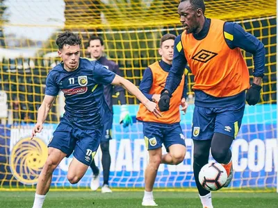 Usain Bolt în timpul unui antrenament de fotbal SURSA: Facebook Usain Bolt