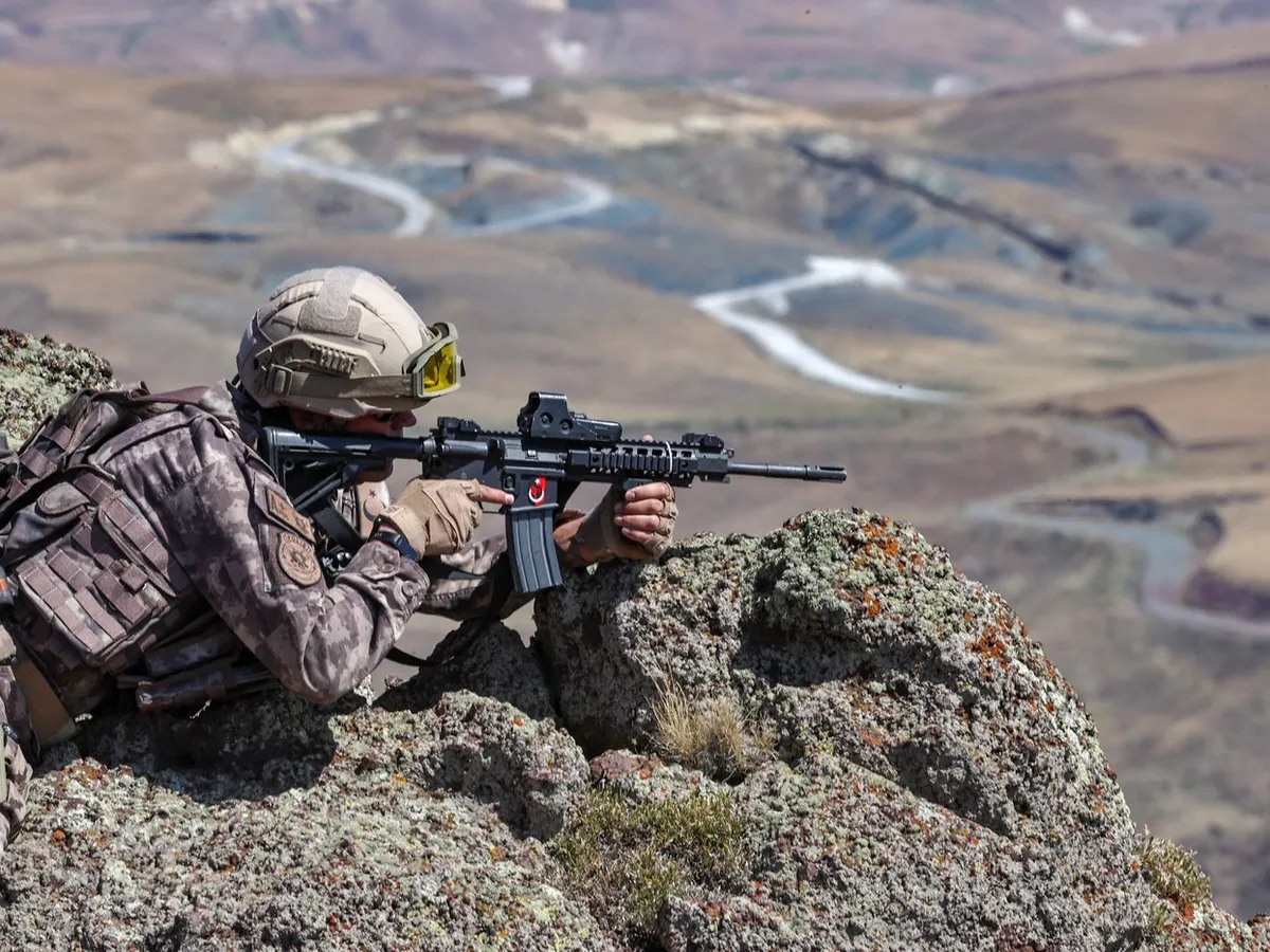 Poliția specială în Van, la frontiera Turcia-Iran - Foto: Profimedia Images)