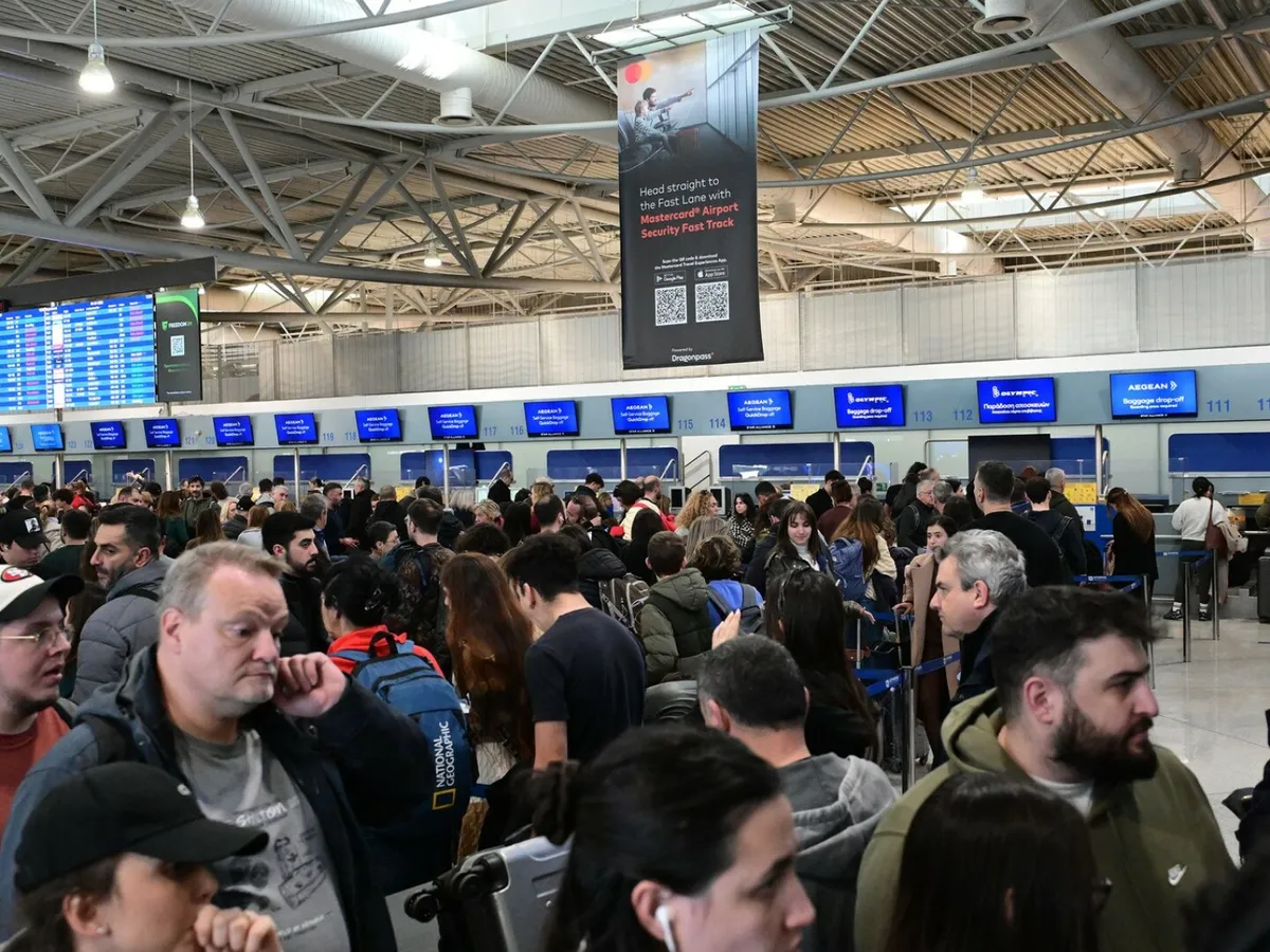 Haos în traficul aerian european la început de an: zboruri suspendate în Grecia, anulate în Olanda și Italia