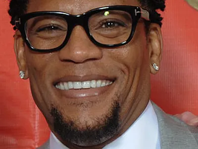 D.L. Hughley, un actor american, susţine că Donald Trump ar trebui să fie acuzat de omucidere - Foto: Peabody via Wikipedia