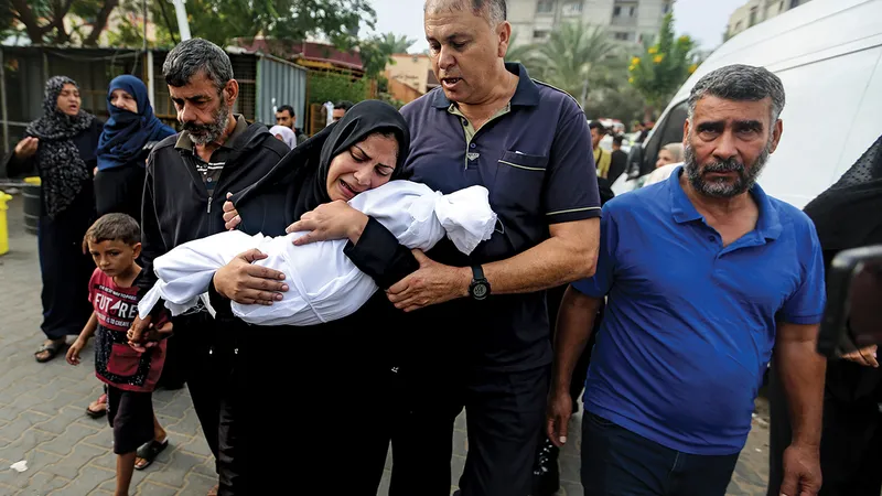 CRIZĂ UMANITARĂ Organizațiile umanitare atrag atenția asupra suferinței de o parte și de alta a graniței, pe fondul loviturilor israeliene asupra Gazei, în urma atacurilor Hamas