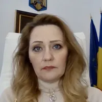 Elena Lasconi descoperă diferențele dintre mediul privat și stat. Foto: Newsweek LIVE