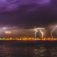 Ciclonul Boris ajunge în România. Ce fenomene meteo exteme aduce cu el? Patru țări au golit barajele - Foto: Freepik.com (rol ilustrativ)