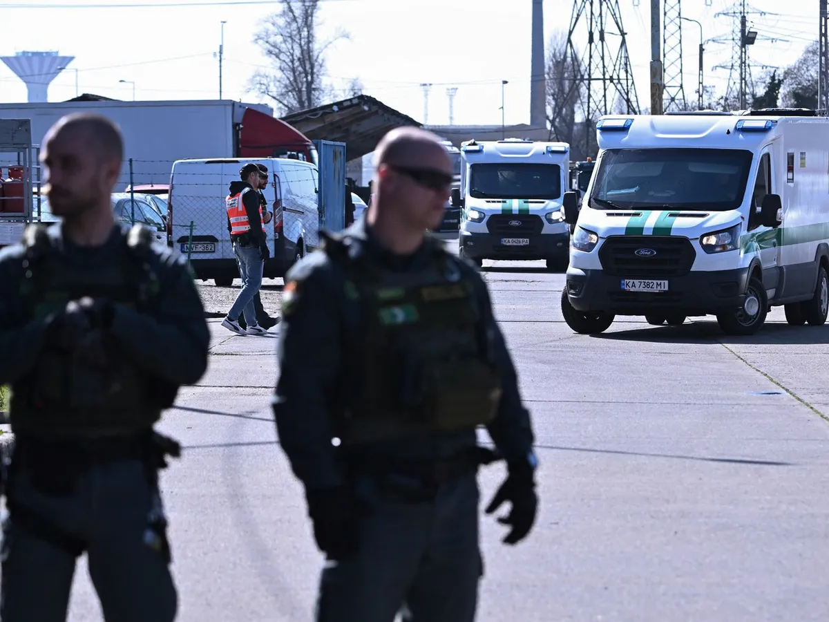 Vehiculele Oschadbank reținute în Ungaria - Foto: Profimedia Images