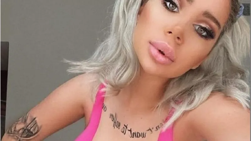 Bia Khalifa, dependentă de „tuning” estetic. Cu nasul bandajat, vrea „fund de braziliancă”. / Foto: cancan.ro
