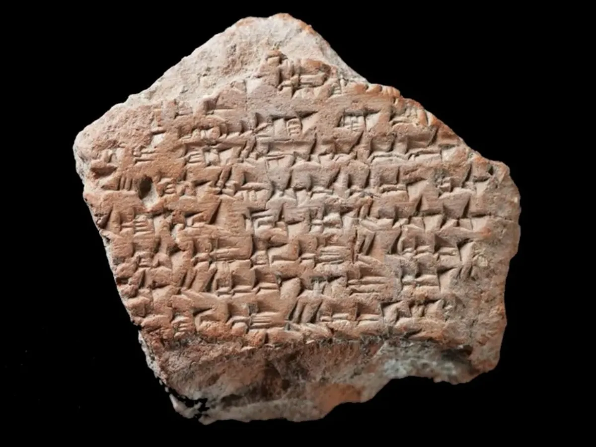 Fragment de scriere cuneiformă care consemnează Tratatul de la Kadesh - Foto: Ministerul Culturii și Turismului din Turcia