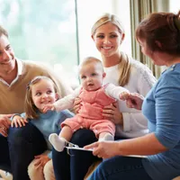 AJUTOARE SOCIALE 2025. Câți bani vor primi șomerii, mamele cu copii mici și persoanele care adoptă foto: Freepik (fotografie cu caracter ilustrativ)