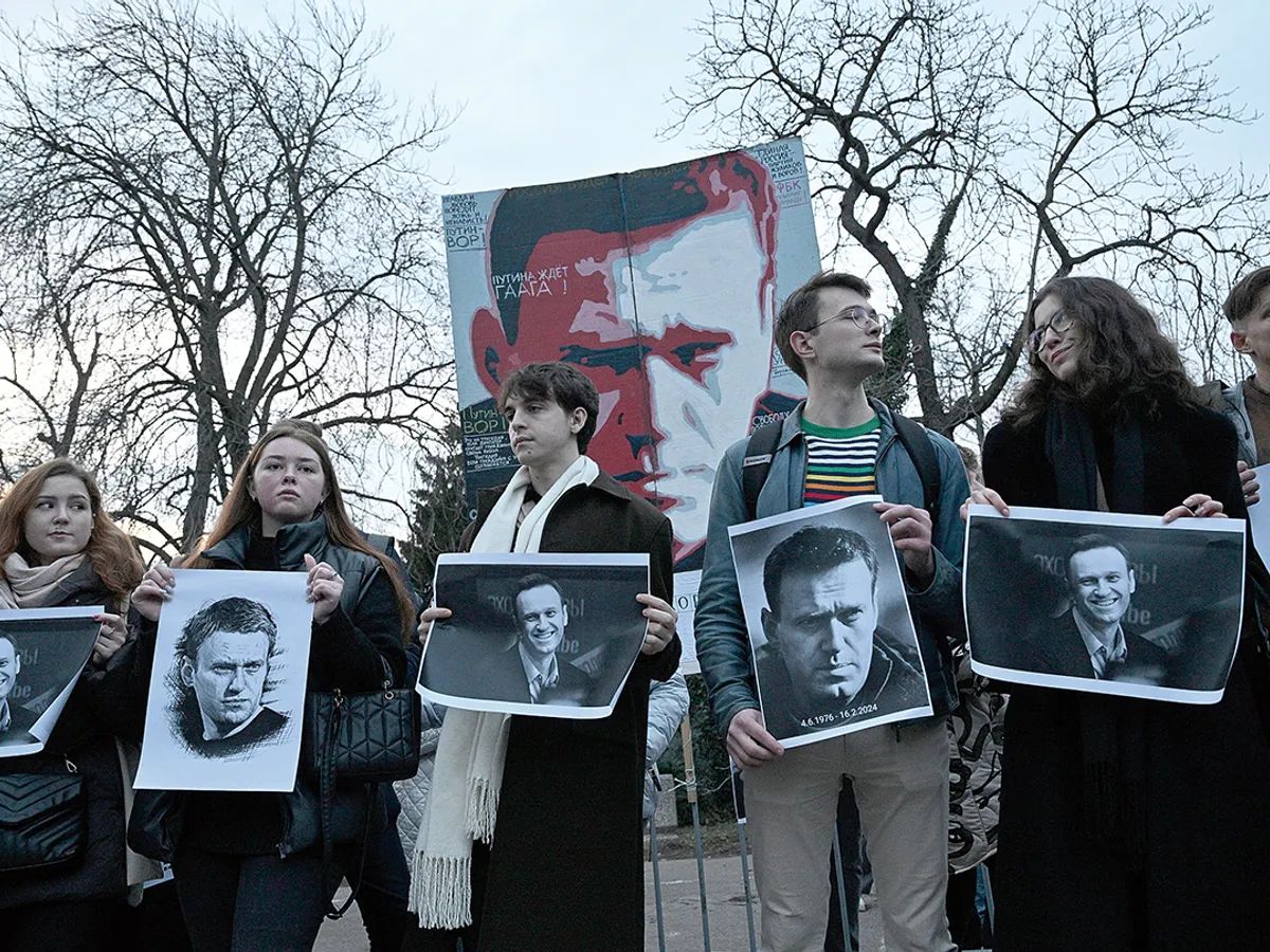 SOLIDARITATE O demonstrație în memoria politicianului rus a avut loc la 16 februarie 2024, în Piața Boris Nemțov din Praga, unde se află Ambasada Rusiei - Foto: Profimedia Images