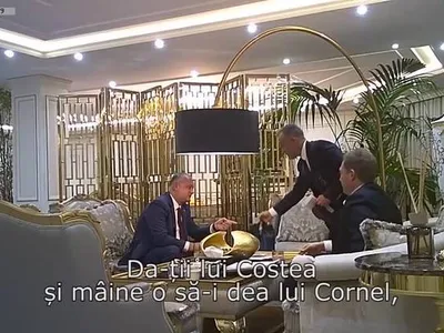 VIDEO Poliția a descins acasă la ex-președinte moldovean Dodon. Momentul când ia punga misterioasă