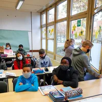 Măsurile luate de mai multe state pentru ca educația noilor generații să nu fie afectată, în unele țări școlile au rămas deschise/FOTO: Reuters