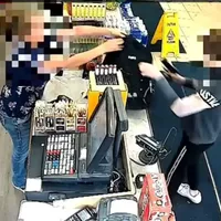 Moment șocant: Un băiat de 12 ani a jefuit o benzinărie din Michigan/foto: hartford police