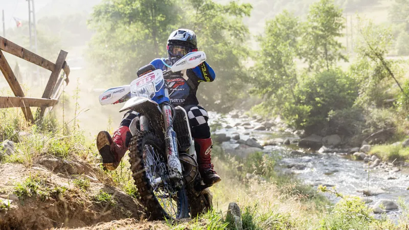 A început Romaniacs 2025, cel mai dificil raliu hard enduro din lume. Cine e lider după prima zi? - Foto: Facebook / Red Bull Romaniacs