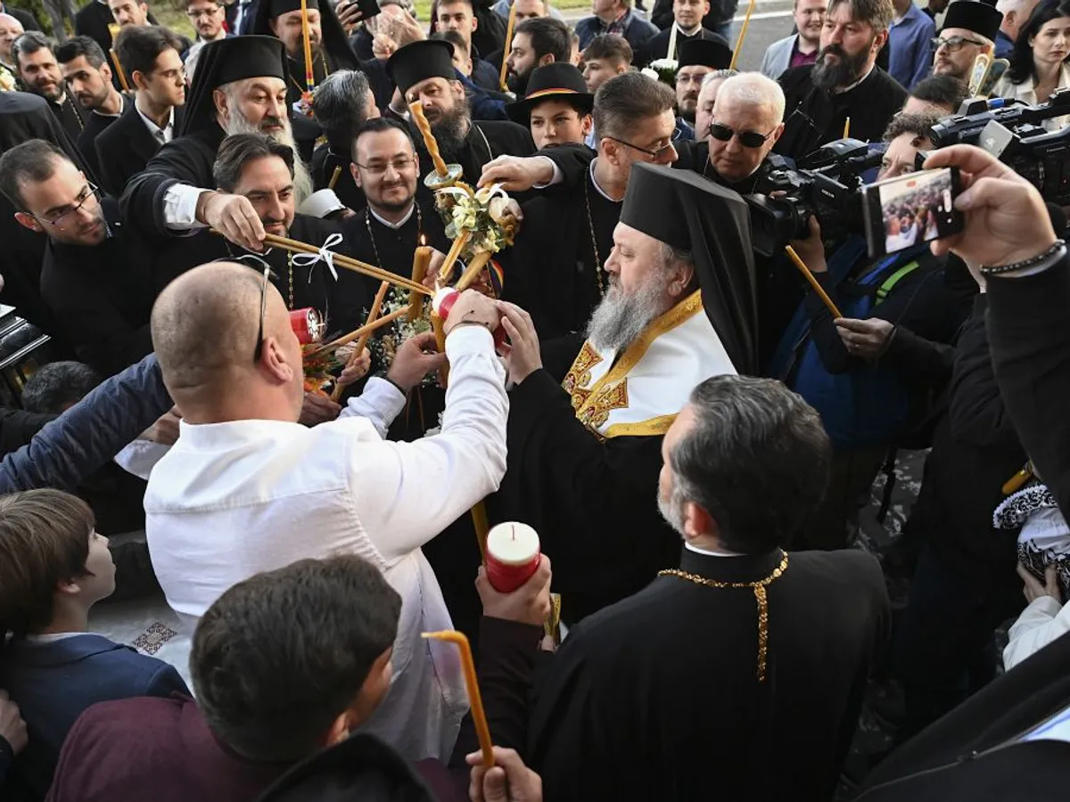 Sfânta Lumină va fi adusă de la Ierusalim, sâmbătă, şi va fi oferită tuturor delegaţiilor eparhiilor - Foto: INQUAM PHOTOS/Eduard Vînătoru