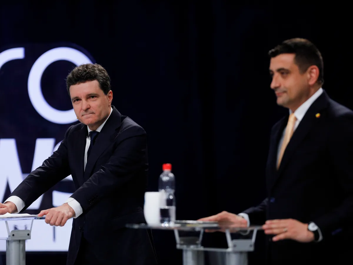 George Simion înjură Franța în direct. Nicușor Dan, doctor în matematică, la 29 ani, la Paris - Foto: INQUAM PHOTOS / Mălina Norocea