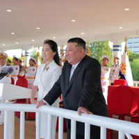 Kim Jong Un și fiica sa - Foto: Profimedia Images (Imagine cu rol ilustrativ)