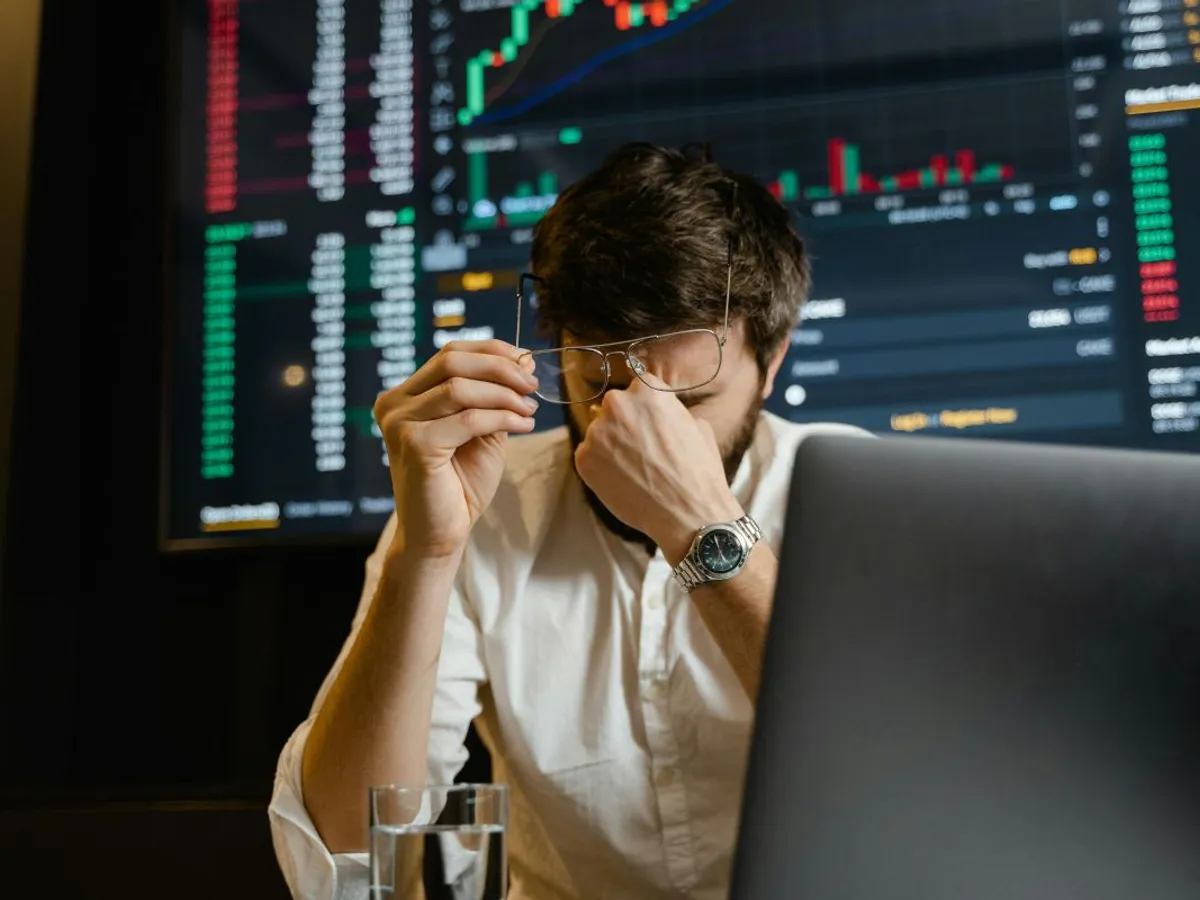 Afacerist stresat şi obosit - Foto: Pexels/Tima Miroshnichenko