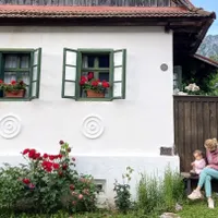 O familie a părăsit București pentru Sibiu. „Am ales o viață calmă pentru copii”. Din ce fac bani? - Foto: Instagram