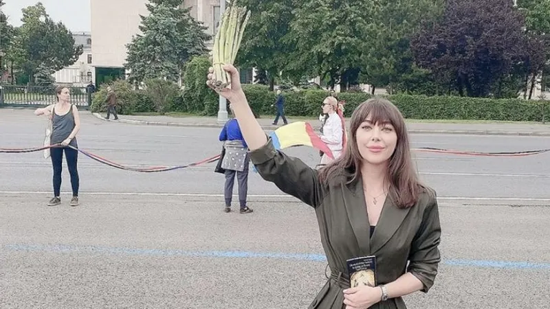 Cariera publică a Oanei Lovin a început cu un sparanghel. Foto Inquam Photos/