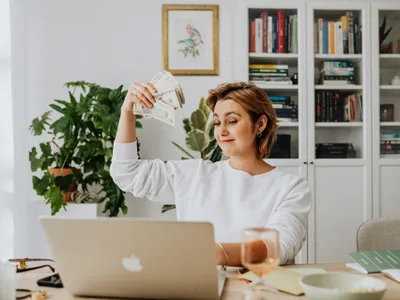 De ce nu e bine să crească acum salariul minim brut - Foto: Pexels/ Karolina Grabowska