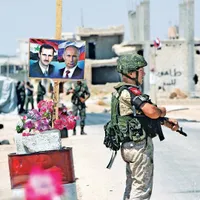 Forţele ruse din Siria, în faţa posterelor aliaţilor Putin şi preşedintele Bashar al-Assad