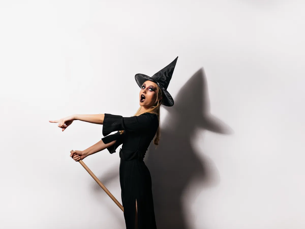 Visezi să devii magician certificat? Cum obții o diplomă acreditată în magie în România și cât costă