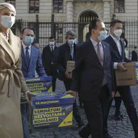 Ludovic Orban și liberalii au depus semnăturile pentru alegeri. Foto Inquam Photos/Octav Ganea