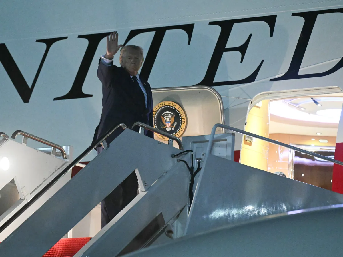 Donald Trump îmbarcat în Air Force One - Foto: Profimedia Images