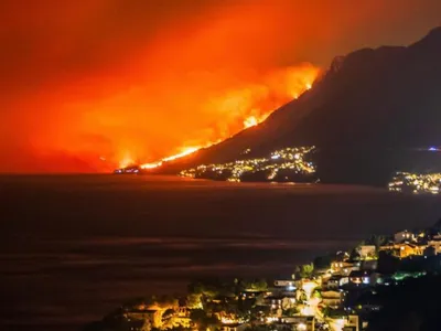 Incendiu de vegetație violent, pe litoralul din Croația. O stațiune frecventată și de români, amenințată - Foto: X / @Goran_Majic