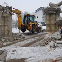 Poarta Cimitirului Evreiesc, demolată. Sursa foto: Reporteris.ro