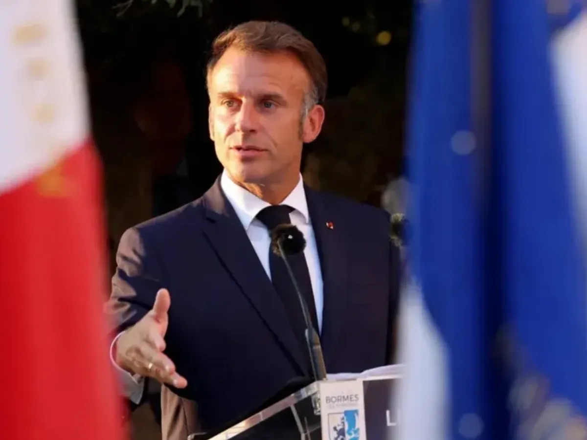 Emmanuel Macron ar urma să introducă serviciul militar voluntar în Franța, în contextul amenințării Rusiei
