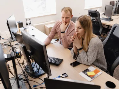 Angajați la birou - Foto: Freepik (rol ilustrativ)