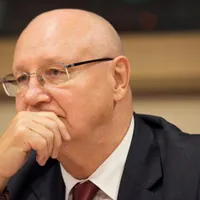 Mircea Pașcu, care îl slăvea pe Ceaușescu, va face geopolitică la BNR / FB