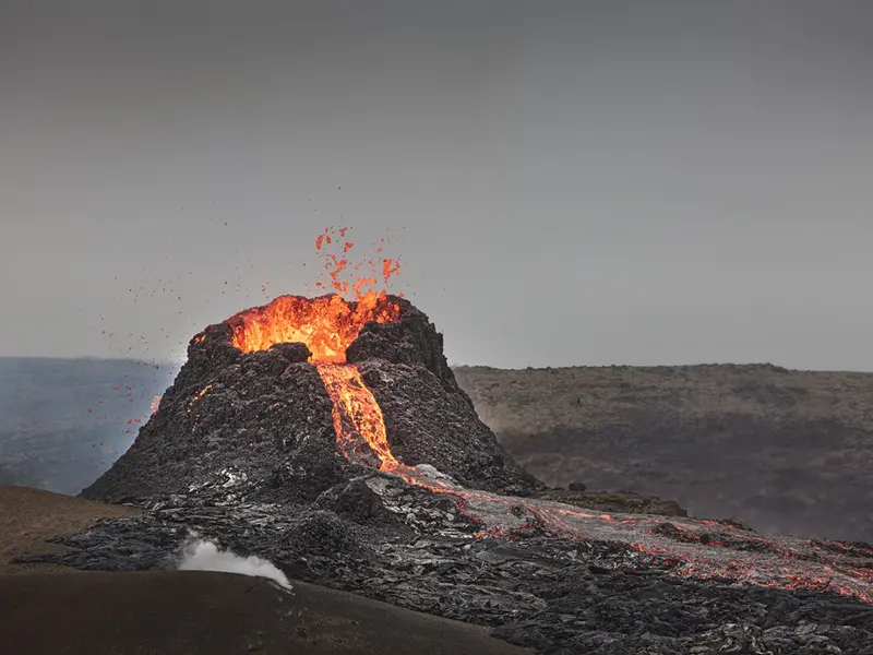 Vulcanii eliberează CO2 mult după erupții. Descoperire geologică majoră, impact climatic prelungit - FOTO: Freepik(imagine cu rol ilustrativ)