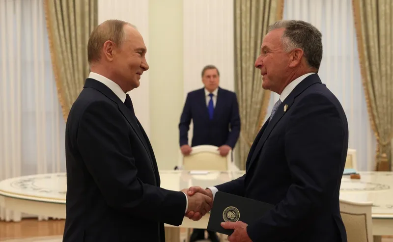 Vladimir Putin și trimisul special al lui Donald Trump, Steve Witkoff, la Kremlin - Foto: Profimedia Images