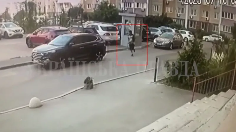 VIDEO Spion ucrainean asasinat în Kiev, cu sânge rece, în stradă, de o persoană mascată - Foto: Profimedia Images