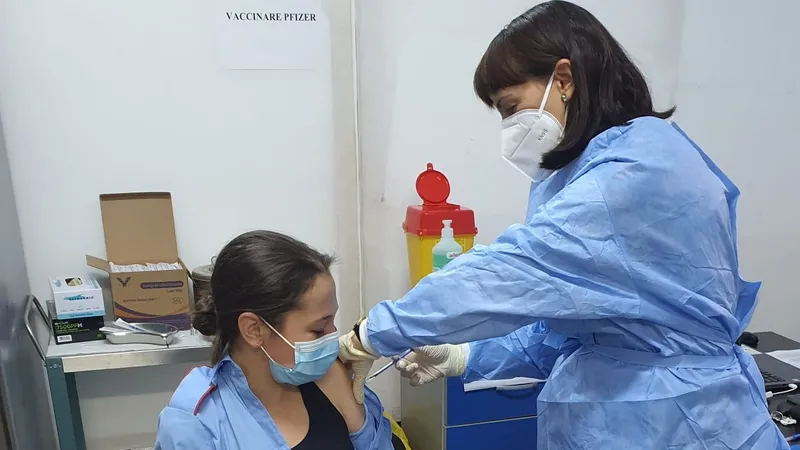 EXCULSIV În cinci școli sanitare se învață online. Rata de vaccinare a profesorilor: între 30 și 52% / Ro Vaccinare