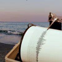 Cutremur în Marea Neagră. Cel mai puternic a făcut valuri de 5 m. și a distrus 1.200 case. În ce an? - Foto: Colaj