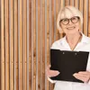 Pensionară cu dosar de pensie Foto: Freepik (rol ilustrativ)