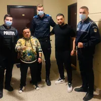 Copilul Minune și Tzanca Uraganul au fost amendați, dar și pozați Foto: Facebook /Andrei Velcu (Uraganul)
