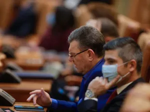 Dumitru Coarnă nu poartă mască în Parlament. Foto Inquam Photos/George Călin