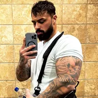 Interlopul Marco Kalu, care spărgea dinți cu ciocanul de șnițele, extrădat din SUA Foto: Facebook