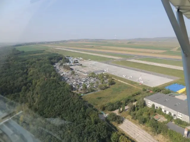 Teren lângă Aeroportul Iași/FOTO: ziaruldeiasi.ro