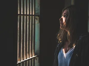 Mărturia unei deținute la Penitenciarul Târgșor. ”Ai primul instinct să fugi dar nu ai unde” - Foto: Freepik (rol ilustrativ)